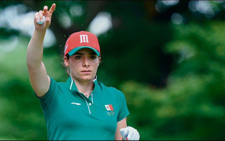 OTRA BATALLA. No sólo luchan contra sus rivales, sino contra lo complicado del clima. AFP