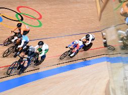 La mexicana amarró su pase a las semifinales del Keirin femenil. AFP/P. Parks