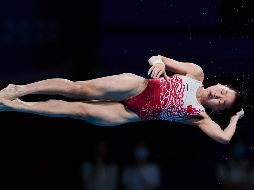 PERFECCIÓN. Con tan solo 14 años, Quan Hongchan consiguió dos saltos perfectos y el oro olímpico desde los clavados de diez metros. MEXSPORT/ J. MARTÍNEZ