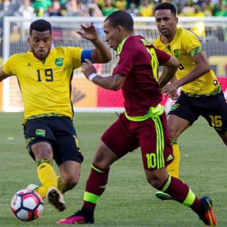 Cruz Azul anuncia la llegada de Rómulo Otero