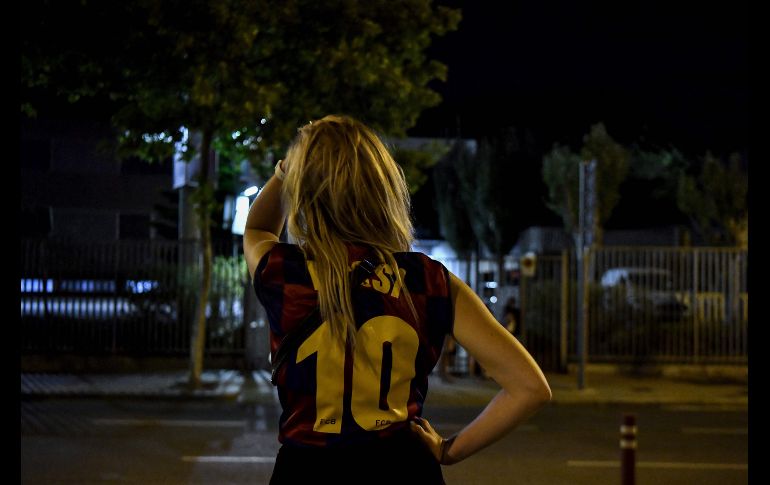 La noticia causó un bajón anímico en el aficionado culé. AFP/P. BARRENA