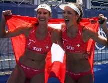 Joana Heidrich y Anouk Verge-Depre consiguieron  la primera medalla en la historia de Suiza en el voleibol de playa. AFP/D. LEAL