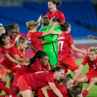 Canadá alcanza la gloria en futbol femenil