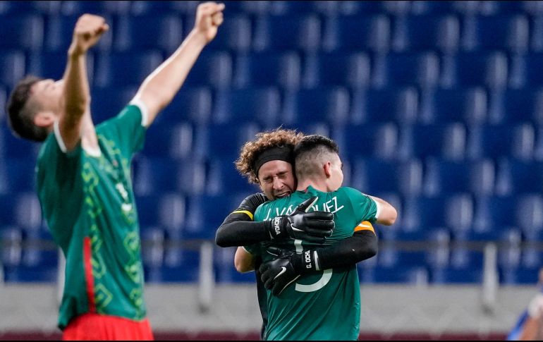 ''Es una medalla que nos llevamos en el corazón, en la historia de México y una medalla que es para toda la vida. Poder decirle a tus hijos cuando crezcan que su papá es un medallista olímpico'', declaró el porter. AP / M. Mejía