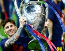 Levantando la copa de la Liga de Campeones tras imponerse a la Juventus el 6 de junio de 2015. REUTERS