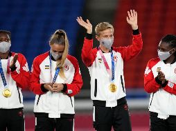 Quinn, futbolista de Canadá, se convirtió este viernes en el primer deportista abiertamente transgénero y no binario en ganar una medalla olímpica, en otro momento histórico que dejará Tokio 2020. AP / A. Penner