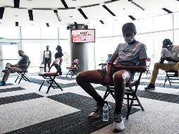 Un centro de vacunación en Miami, Florida. Durante cuatro semanas consecutivas, el promedio de personas que se vacunan cada día ha aumentado. AFP/ARCHIVO
