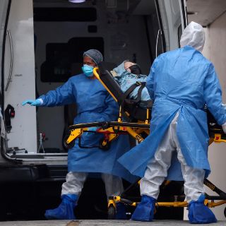 Pese a más hospitalizados, CDMX se queda en semáforo naranja