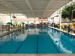 La alberca, informó el Gobierno del Estado, permite su activación física, mental y emocional, “mejorando su entorno y sus perspectivas de vida a corto, mediano y largo plazo”. CORTESÍA/GOBIERNO DE JALISCO