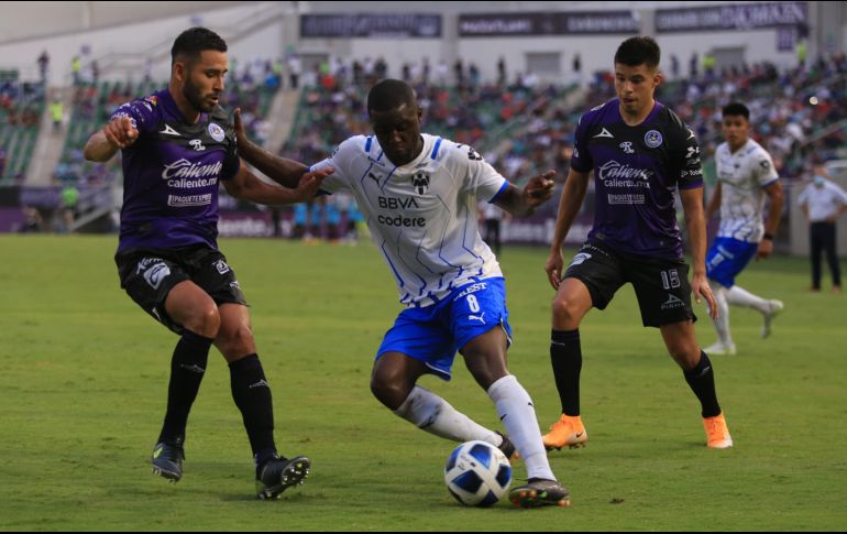 Los Rayados terminaron con 9 jugadores en el campo y su juego sigue sin convencer. IMAGO7