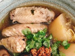 Según las abuelitas, para curarse de estos males, no hay nada mejor que un buen plato de sopa caliente, de un caldo. ESPECIAL / Photo by Lena Sifoo on Unsplash