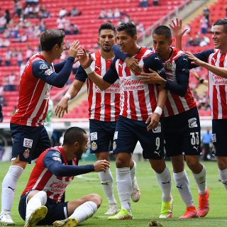 Chivas sigue sin ganar en casa