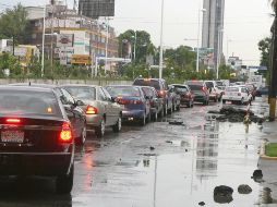 Hubo registro de encharcamientos de hasta 40 centímetros en avenida Patria y calle Santo Tomás, sin autos varados. EL INFORMADOR/ARCHIVO