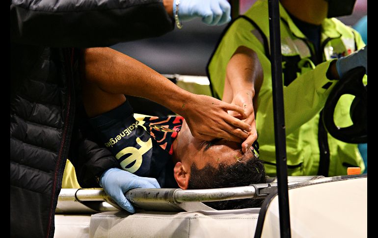 LO FEO. Santiago Naveda se retiró lesionado en los inicios del juego y estará de baja durante 4 meses. IMAGO7