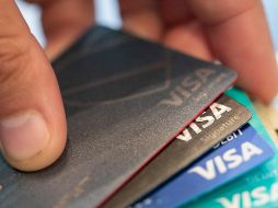 Cubrir sólo el pago mínimo de las tarjetas de crédito es una de las malas prácticas que hacen crecer las deudas. AP/J.Kane