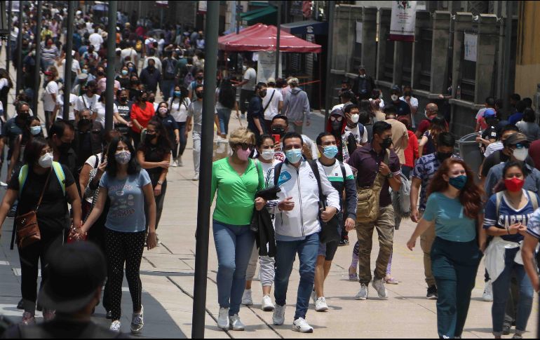 Abarrotada luce La Alameda, pese a contagios. SUN/C. Mejía