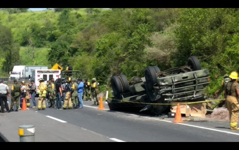 La volcadura ocurrió en el kilómetro 80 de la autopista Guadalajara – Tepic, muy cerca del municipio de Hostotipaquillo, Jalisco. ESPECIAL
