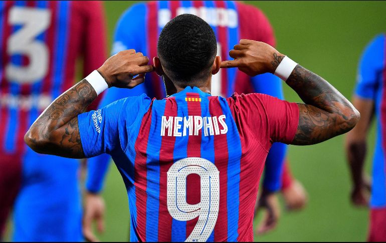 GOLEADOR. Memphis Depay ha cumplido con goles durante esta pretemporada y será clave en el esquema de Koeman. AFP/P. BARRENA