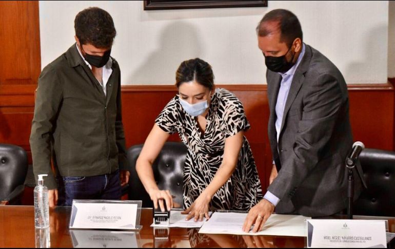 Miguel Navarro Castellanos (DER), presidente del Consejo, se dijo satisfecho con el desarrollo del proceso que realizaron para analizar y evaluar a los aspirantes. EL INFORMADOR/R.RIVAS