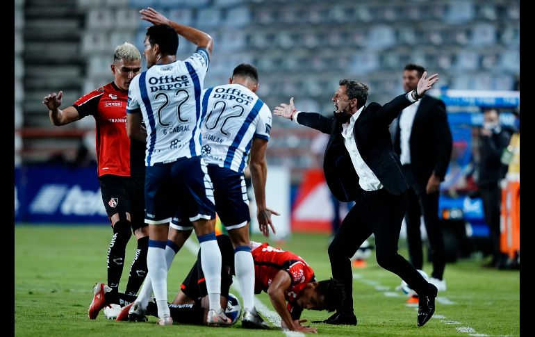 CORTADO. El juego fue rocoso y muy cortado debido a las constantes faltas. IMAGO7