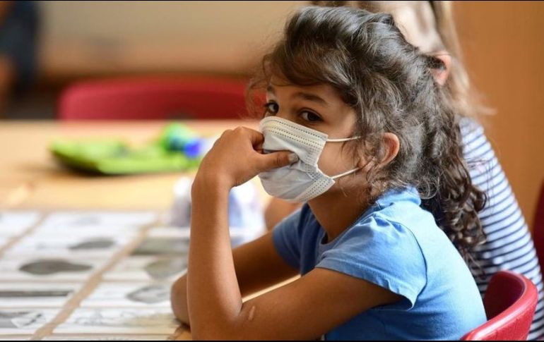 Los niños desarrollan por lo general un cuadro más leve de la enfermedad cuando se contagian. GETTY IMAGES /
