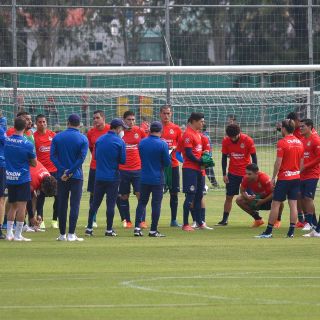 Medallistas olímpicos ya reportaron con Chivas