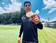 Jesús Angulo presume su medalla de bronce obtenida en los Juegos Olímpicos de Tokio 2020. ESPECIAL