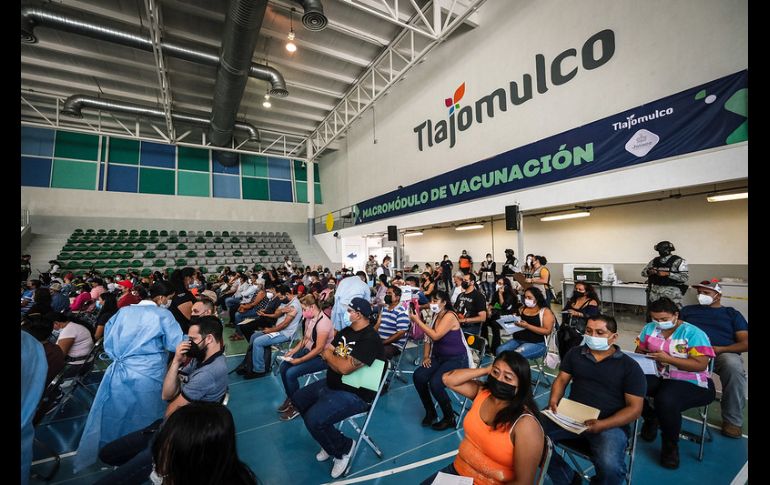 Se estimó que el tiempo de todo el proceso de vacunación de un ciudadano tlajomulquense fue de 25 minutos. ESPECIAL