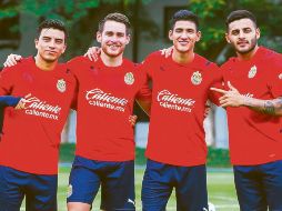 De lleno. Fernando Beltrán, Jesús “Canelo” Angulo, Uriel Antuna y Alexis Vega entrenaron al parejo de sus compañeros. @Chivas