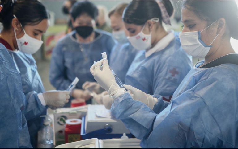 “La gran mayoría de quienes hoy están luchando por su vida en un hospital no quisieron vacunarse”, mencionó el gobernador. EL INFORMADOR/G. Gallo
