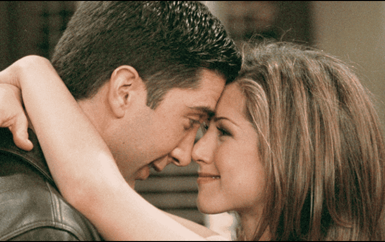 En la serie “Friends”,  Jennifer Aniston y David Schwimmer tuvieron una relaión sentimental a través de sus personajes. ESPECIAL / Warner Media