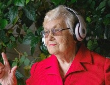 La interacción de una abuelita con la tecnología rápidamente se ha vuelto viral. ESPECIAL / PEXELS
