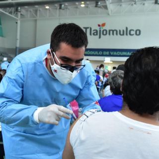 Abren nuevas jornadas de vacunación a personas de 30 años y más en la ZMG