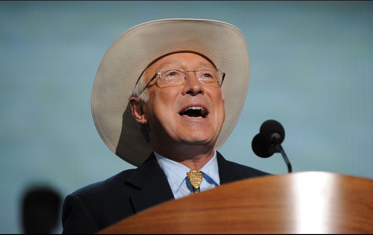 Conocido por lucir en actos públicos su sombrero de cowboy, Ken Salazar se ha descrito a sí mismo como 