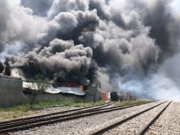 Varias horas después de la explosión en Santa Catarina, el incendio no había sido controlado. Twitter@PC_NuevoLeon