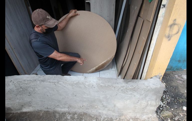 Ezequiel asegura que perdió casi 20 mil pesos de material tras las inundaciones registradas en julio. EL INFORMADOR / A. Camacho