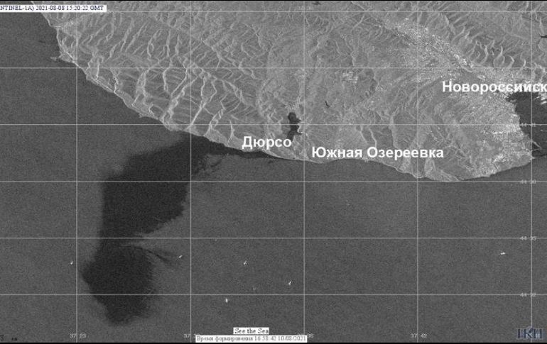 Imágenes de satélite del derrame de petróleo cerca del puerto ruso de Novorossiysk, en el mar Negro. EFE/Instituto de Estudios Espaciales