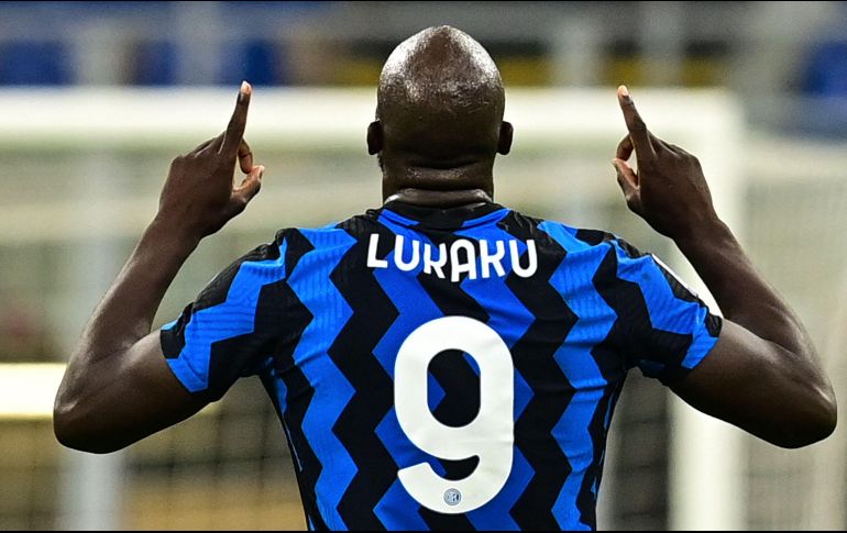 FIGURA. Romelu Lukaku marcó 30 goles la temporada pasada con el Inter y le valió para proclamarse campeón de la Serie A. AFP/M. MEDINA