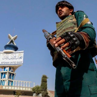 Los talibanes capturan dos nuevas capitales en Afganistán, 17 en una semana