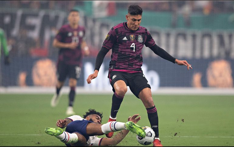 BUEN MOMENTO. Desde enero de este año ha sido titular en casi todos los partidos del Ajax y este verano jugó de inicio todos los encuentros de la Copa Oro con la selección de México. IMAGO7