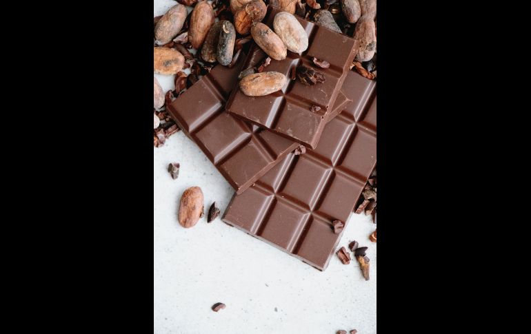 El chocolate es una delicia que puede dar el toque especial a tus postres / Especial: Photo by Tetiana Bykovets on Unsplash