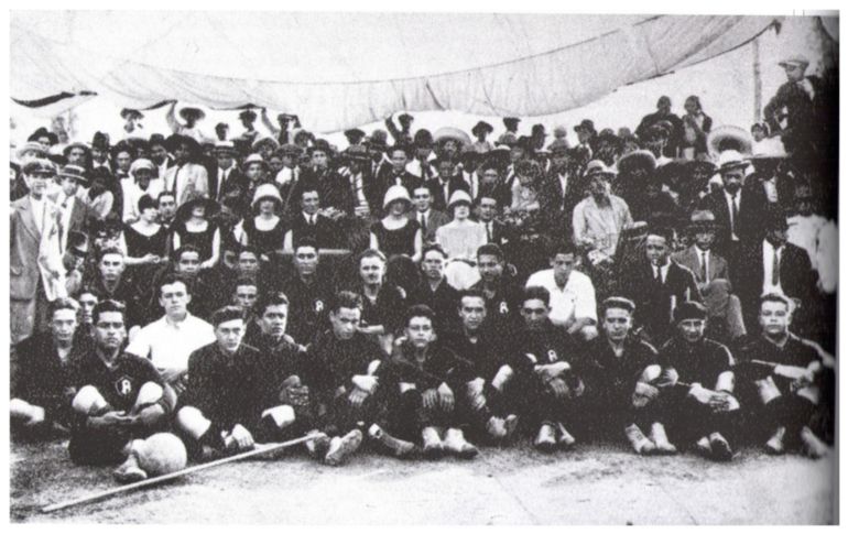 PRIMERA LIGA. Con la inclusión del Atlas, el Guadalajara, los Tigres, Colón, Águila, Veloz y la Ciudad de México, dio inicio la primera liga de la historia con la Liga Oficial Amateur de Primera Fuerza un 20 de octubre de 1918. ATLAS FC