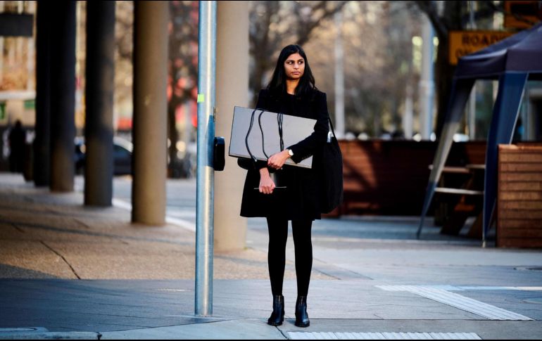 Trabajadores de diferentes industrias se llevaron la oficina a casa a causa de la pandemia de COVID-19. AFP/R. Thomson