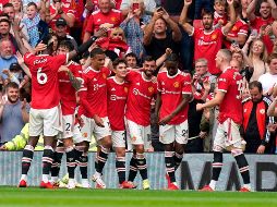 El Manchester United vence al Leeds United con cuatro asistencias del francés Paul Pogba y un triplete del portugués Bruno Fernandes. EFE / A.Yates