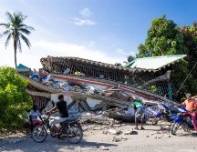 Habitantes compartieron imágenes que muestran los desesperados esfuerzos para sacar a gente de los escombros de los edificios derrumbados. EFE/R. Erol