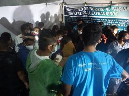 Migrantes centroamericanos provenientes de Estados Unidos son deportados a la ciudad de El Carmen Talismán, Guatemala. EFE/J. Blanco