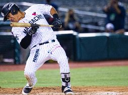 Christian Ibarra tuvo que ser llevado al Hospital luego de recibir un pelotazo en el rostro por parte del relevista Kender Villegas. ESPECIAL