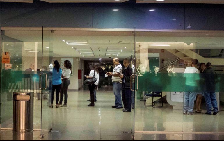 Las consecuencias de la pandemia despierta dudas en familiares de fallecidos. EFE/Archivo