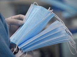 Desde el inicio de la pandemia, la Profeco ha atendido dos mil 586 denuncias debido al incremento injustificado de precios de productos como esterilizadores, mascarillas y jabones. AFP / ARCHIVO