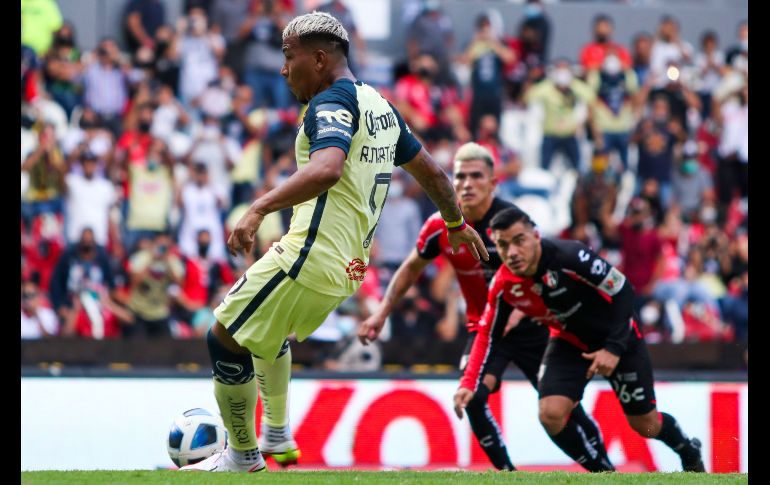 LO DEJÓ IR. Roger Martínez erró desde el punto penal y las Águilas no pudieron incrementar la ventaja. IMAGO7